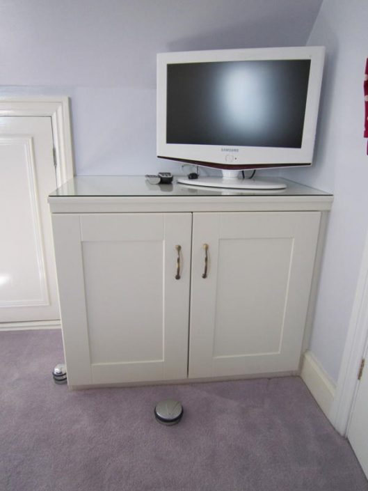 Made to measure bedroom furniture